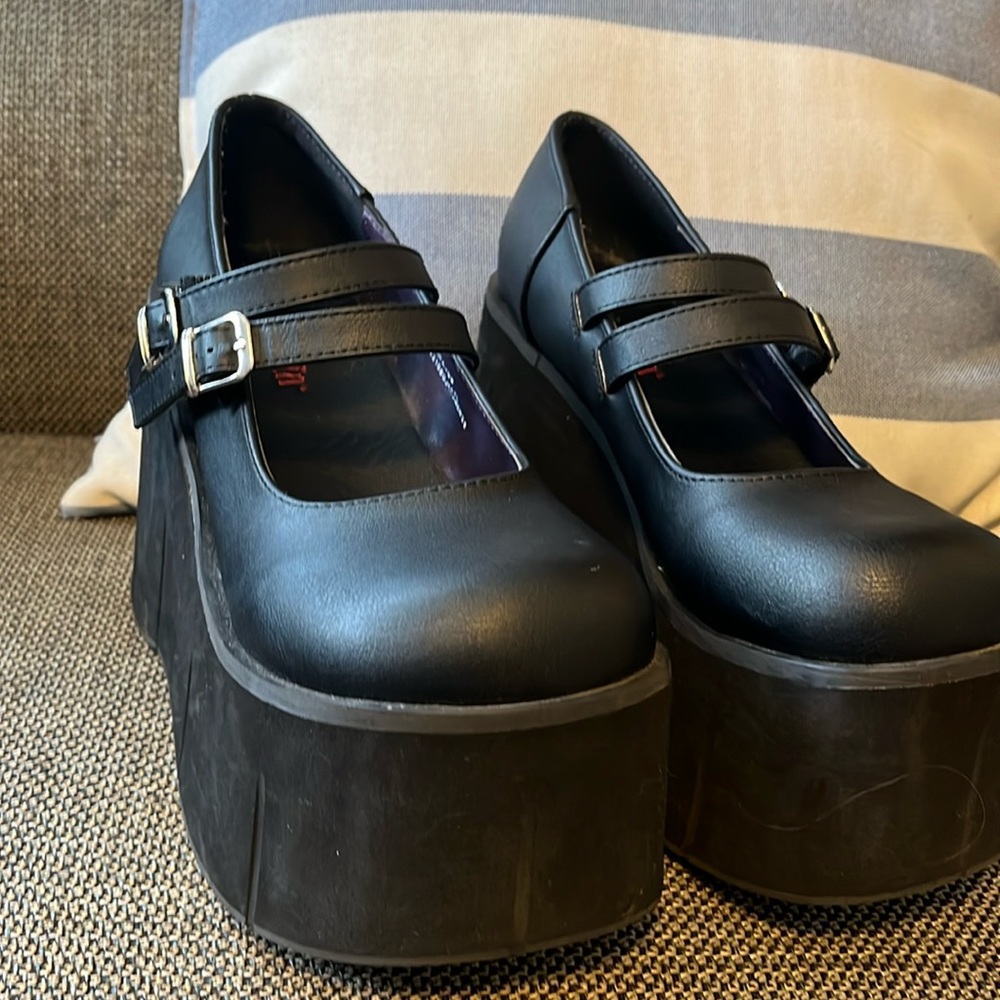 Women’s Kera-08 Demonia platform shoes. Vegan leather, size 8.